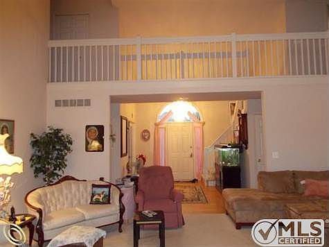 48113 Thistle Entry.JPG