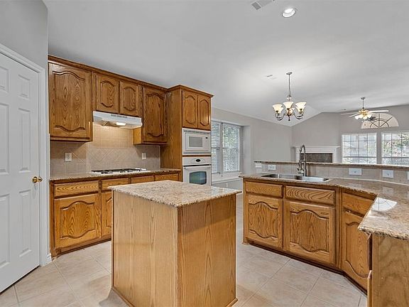 4th image of 4948 Giordano Way