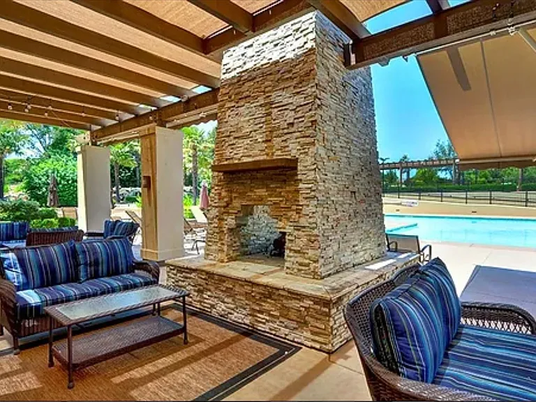 Four Seasons Clubhouse