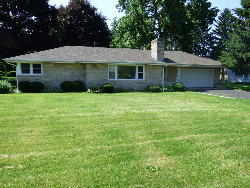 608 Barrington Ave photo 1