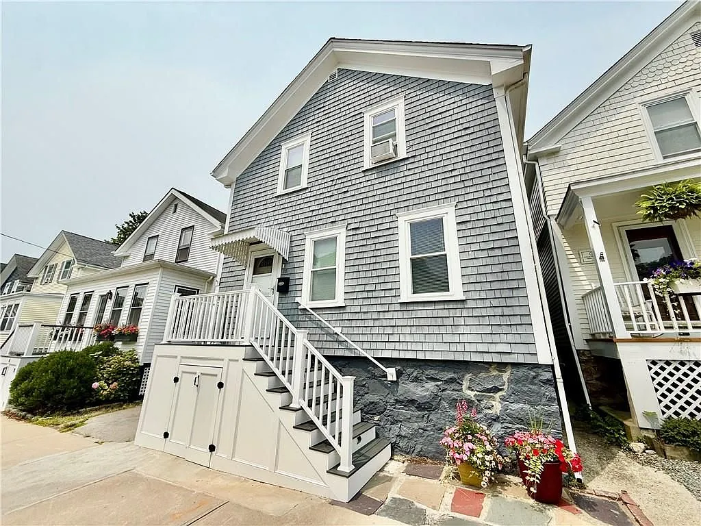 4 bed, 2.0 bath, 1267 sqft, $4,200 — Photo 1