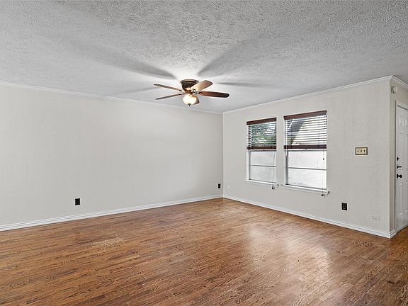 4th image of 806 Castle Ridge Rd APT C