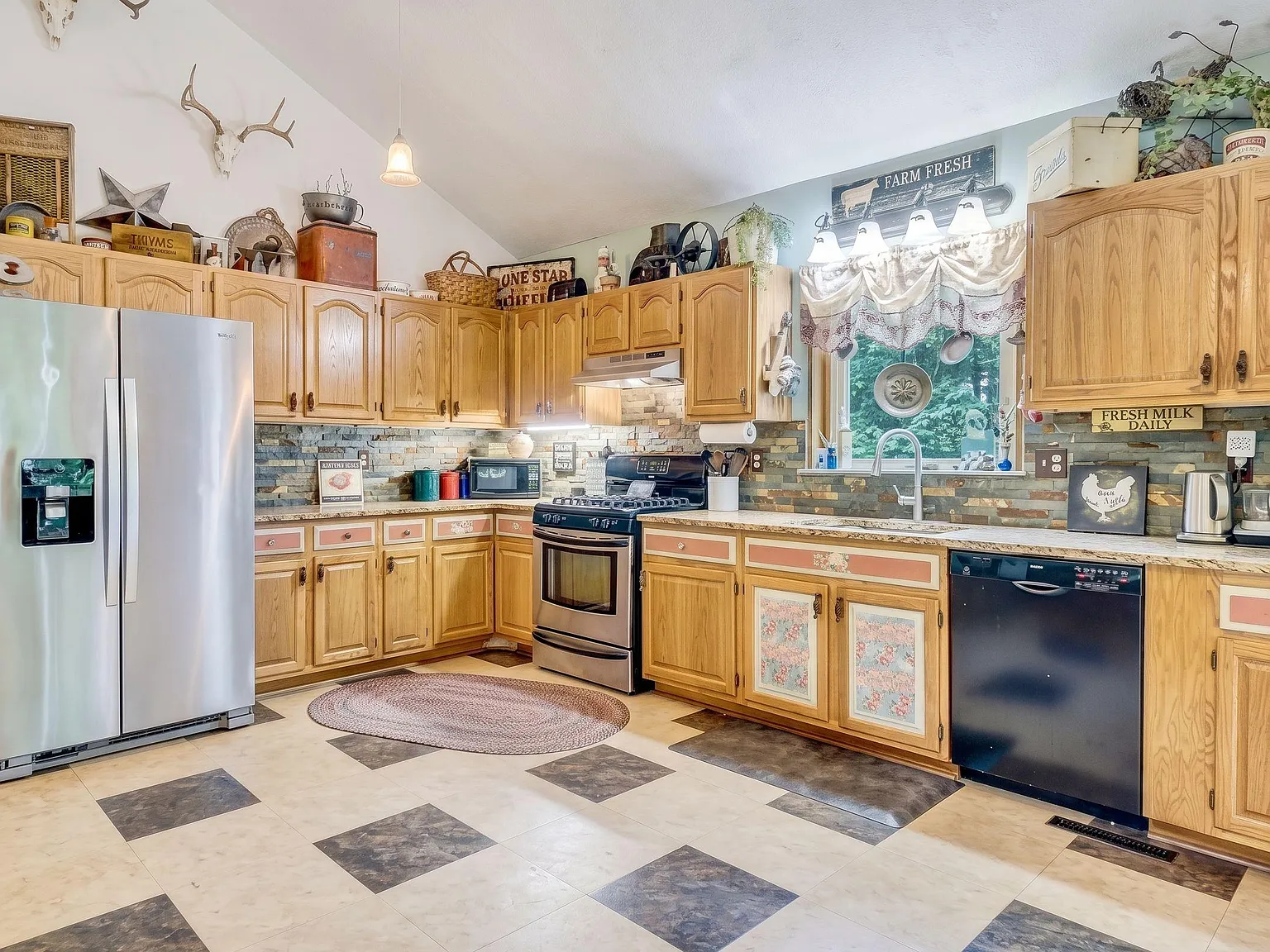 2 bed, 1.5 bath, 3600 sqft, $395 — Photo 4