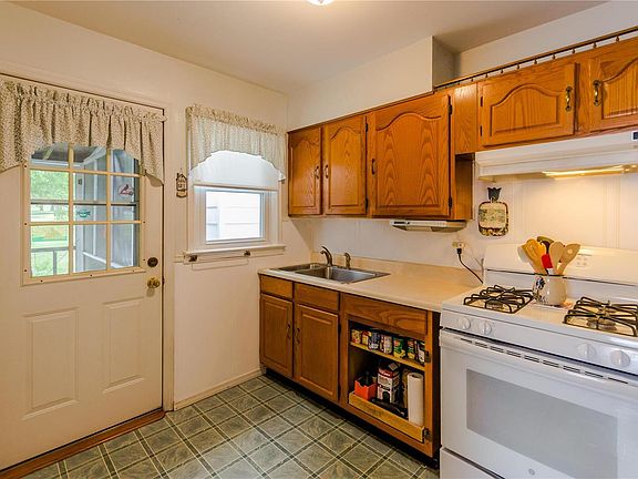 5th image of 10828 Saint Francis Ln