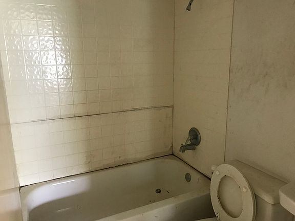 4th image of 2213 Pearl Ave
