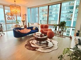 1201 S Prairie Ave