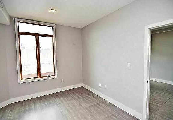 4th image of 356 Willis Ave #7
