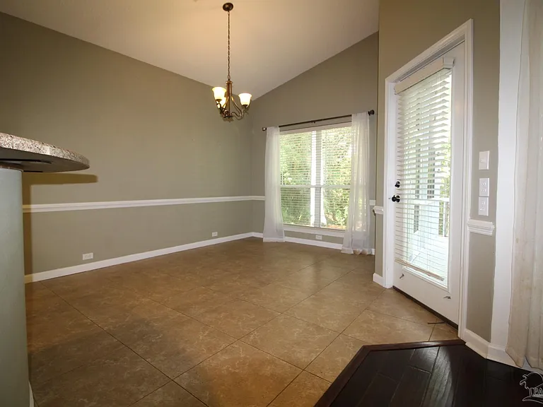 9850 Rail Cir — Photo 14