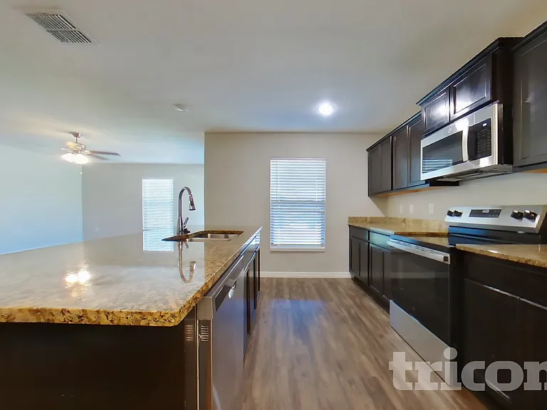 1744 Chatham Green Cir — Photo 4