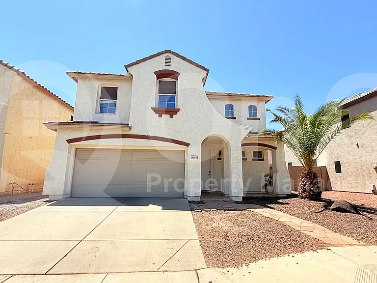 1103 E Grove St — Photo 2