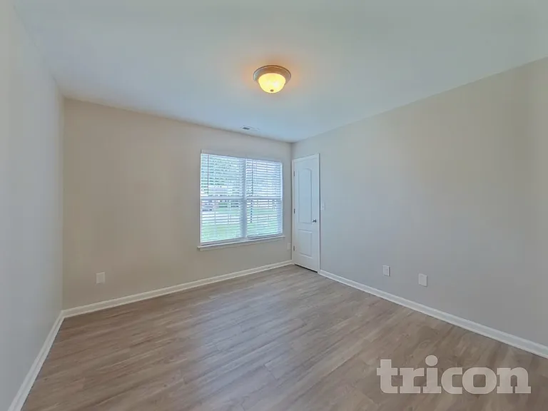 6235 Leslie Dr — Photo 10
