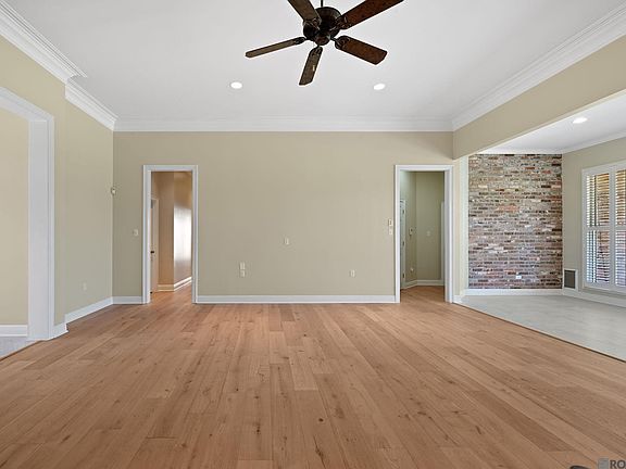 4th image of 18030 Cascades Ave