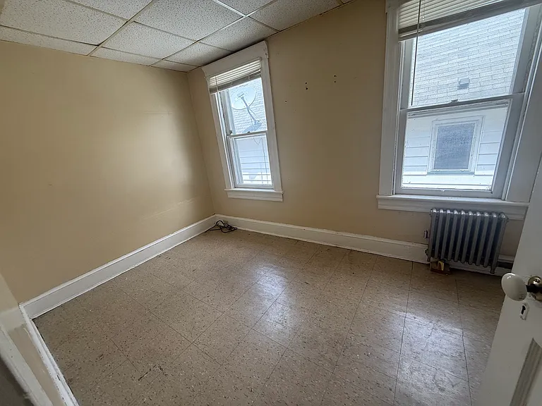123 N Meade St — Photo 12