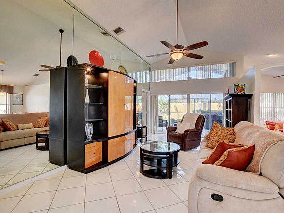 5th image of 1045 Fairfax Cir W