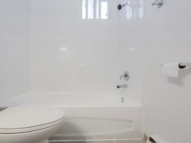 707 Dundas St W — Photo 8