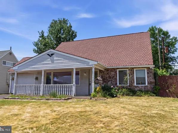 21 Iris Rd, Levittown, PA 19057