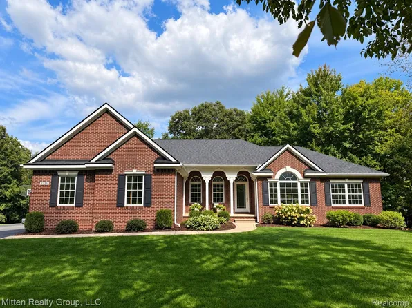 2126 Moorlands Vw, Howell, MI 48855