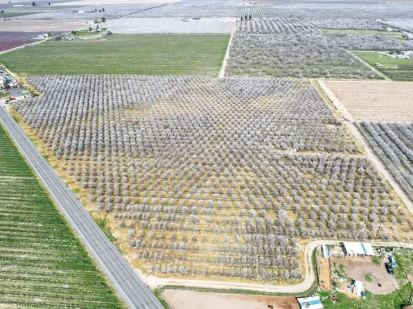 10690 S Henderson Rd, Fresno, CA 93706