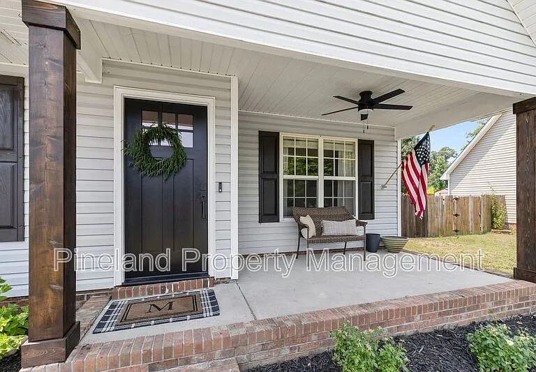 133 Haywood Dr — Photo 5