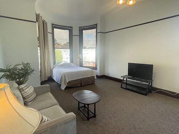 3rd image of 105 Eureka St #5