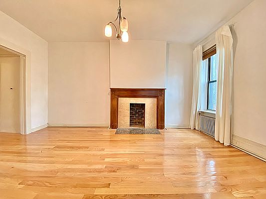 4th image of 141 Grand St Floor 3