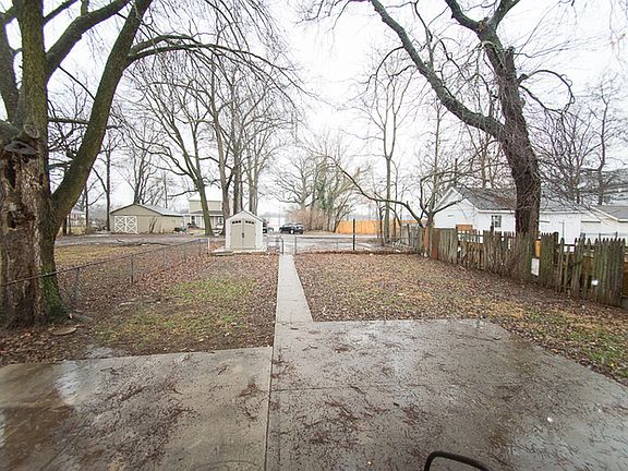 2nd image of 208 Young St