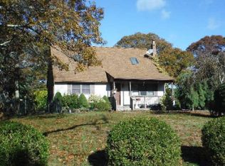 26 Carter Rd, Hampton Bays, NY 11946