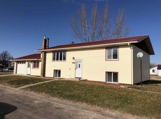 403 5th St, Stapleton, NE 69163