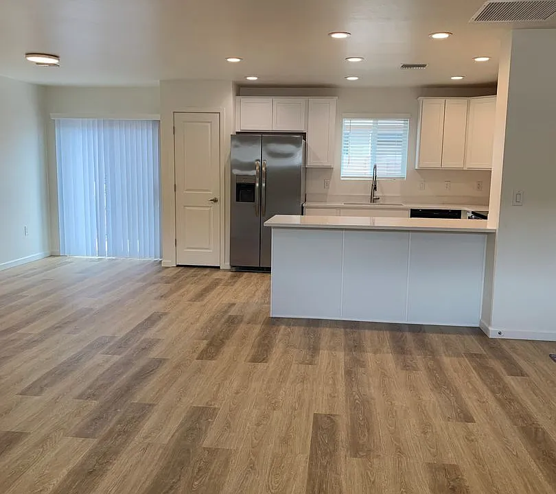 2462 S Clovis Pl