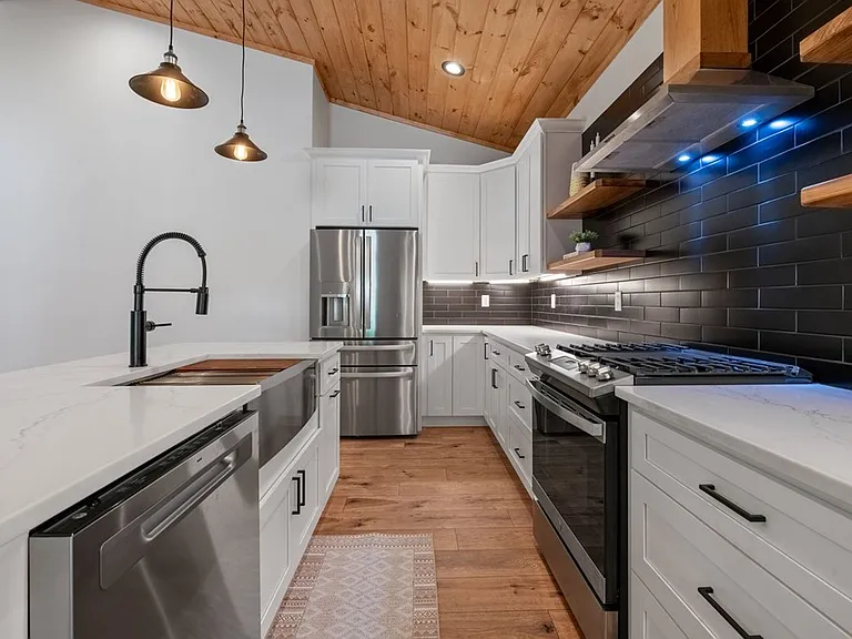 168 Ewing St — Photo 10