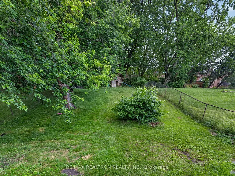 49 Meekings Dr — Photo 32