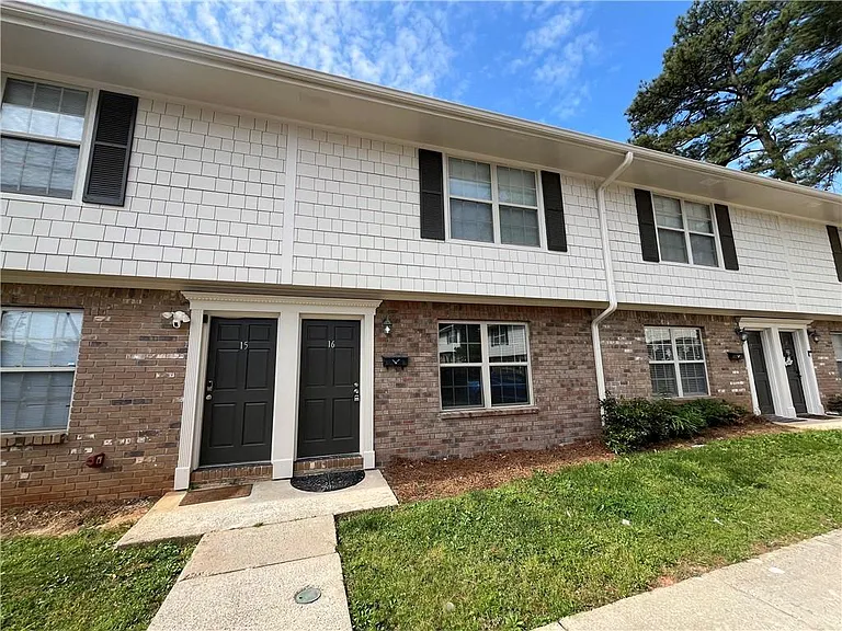 16 Villa Ct SE — Photo 1