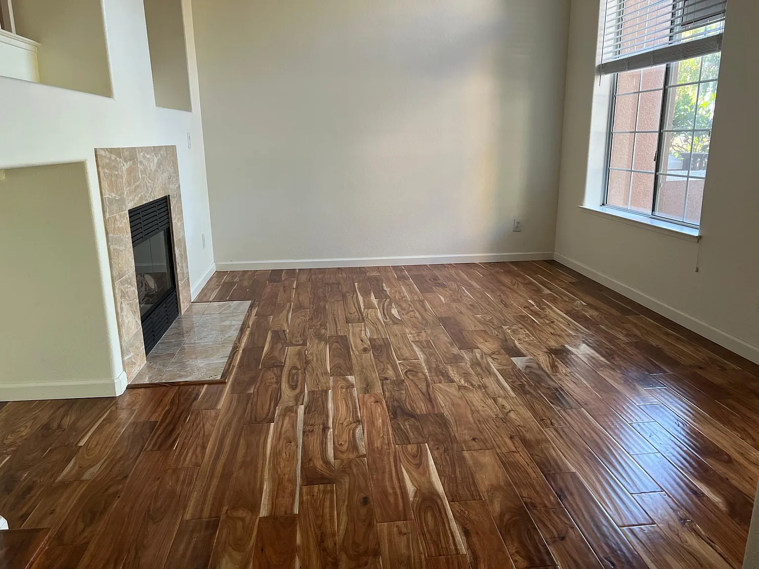 3 bed, 2.5 bath, 1405 sqft, $5,600 — Photo 2