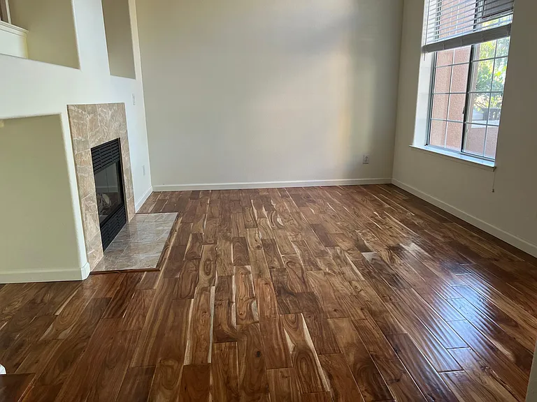 406 Charlott Ln — Photo 2