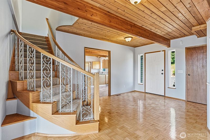 5th image of 262 Bunker Hill Road