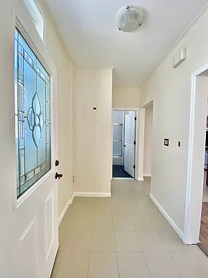 Rented by Zikos Realty Services | media 22