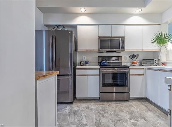 4th image of 4110 Sawgrass Point Dr APT 204