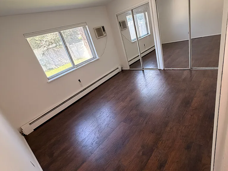 994 Old Medford Ave — Photo 6