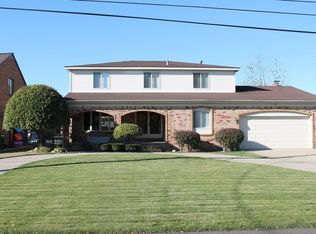 41303 Clairpointe St, Harrison Township, MI 48045