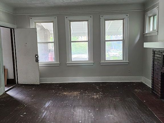 Lower unit living room