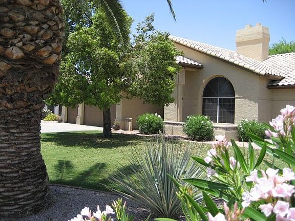 Nice shade tree for this recently painted home located in Scottsdale!