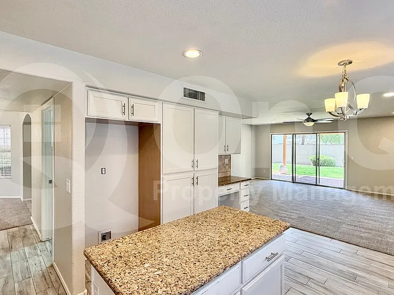1481 E Cheyenne St — Photo 15