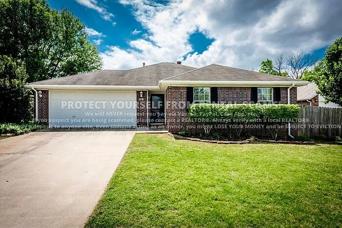 955 S Regency Dr — Photo 1