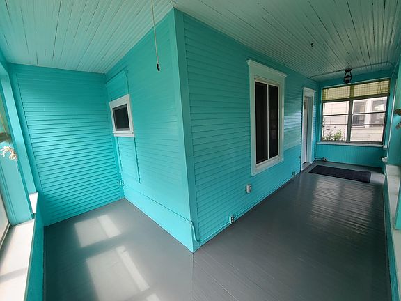 Front L-shaped porch.