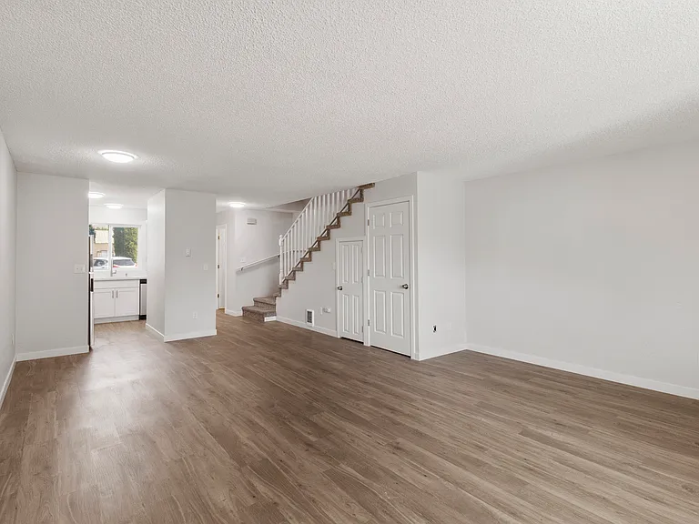 Columbia Crest Townhomes — Photo 23