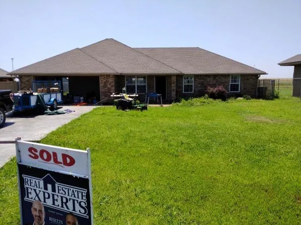 114 Arapaho St, Geronimo, OK 73543