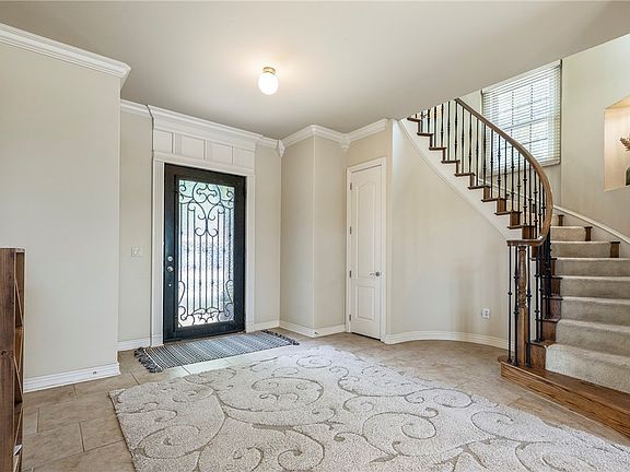 4th image of 2614 S Everest Ave