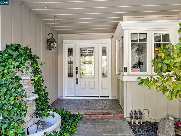 4th image of 221 Loch Lomond Way