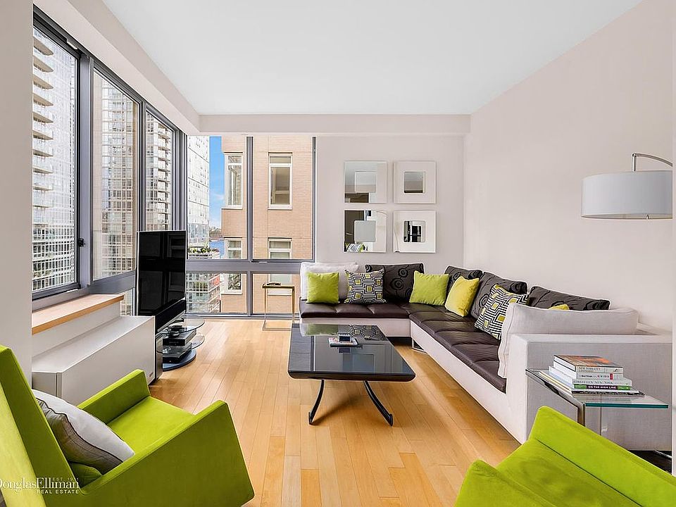 1st image of 225 W 60th St #14B