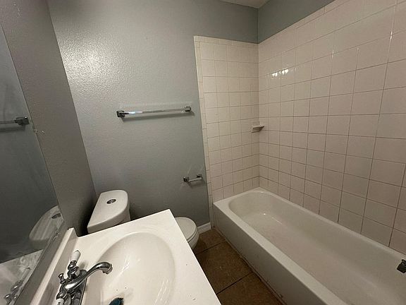5th image of 2702 E 22nd Ave